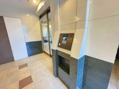 「エントランス」