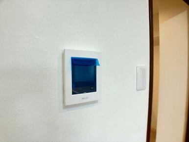 「モニターホン」来訪者を顔で確認できます。