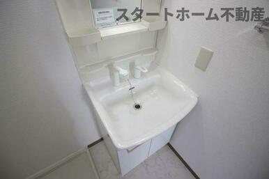 コンパクトで使いやすい洗面所