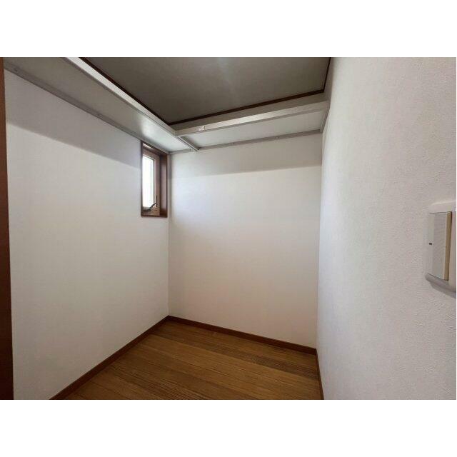 納戸です、お荷物が多い方でも収納可能です