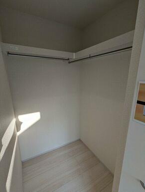 大切な洋服にはきちんと収納場所を用意したい（3号棟）