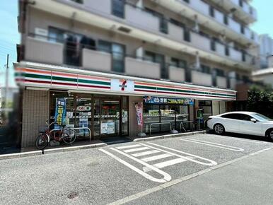 セブンイレブン足立中川4丁目店：約530ｍ
