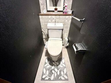 シックなデザインのトイレ※家具家電・調度品は販売価格に含まれません。