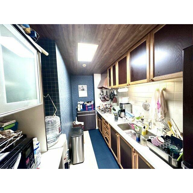 調理スペースをしっかり確保した独立型キッチン※家具家電・調度品は販売価格に含まれません。