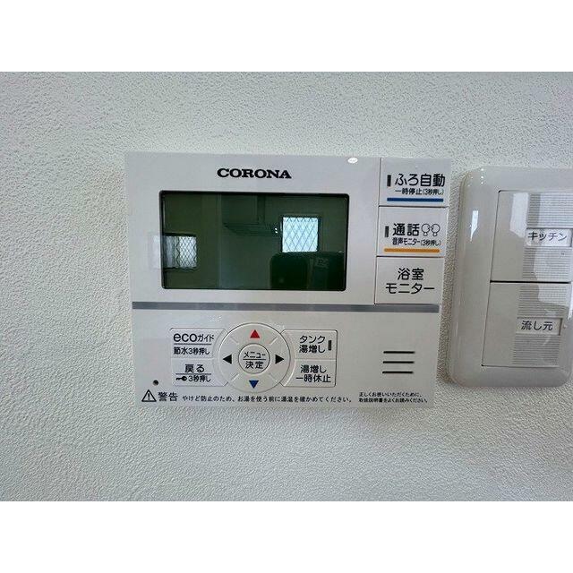 「設備」キッチン側からでも給湯パネルの操作ができます。