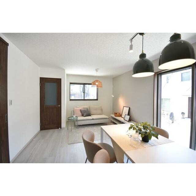 約１６．５帖のＬＤＫです！２面採光で陽当たり良好な明るい空間です♪