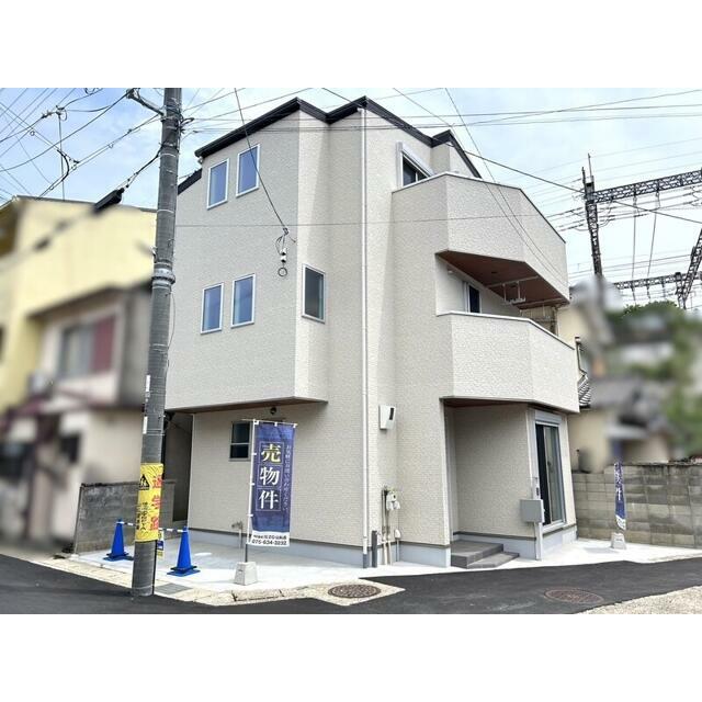 角地につき陽当たり・通風良好です♪駐車スペース付き！全居室収納付きの３ＬＤＫ！