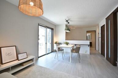 約１６．５帖のＬＤＫです！２面採光で陽当たり良好な明るい空間です♪