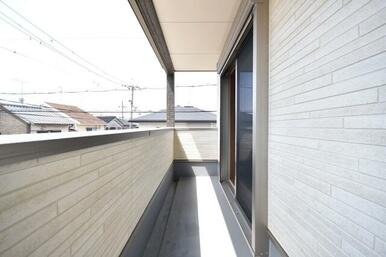 南向きにつき陽当たり良好なバルコニー！お洗濯物も乾きやすいですね♪