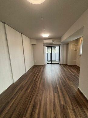 引戸でリビングと洋室を区切れます。