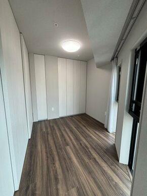 リビング隣洋室