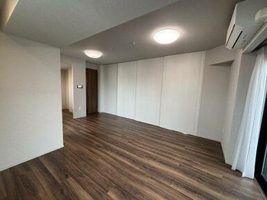 引戸でリビングと洋室を区切れます。