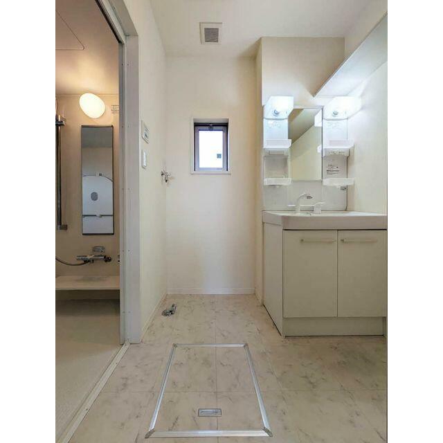 洗面脱衣所には洗髪洗面化粧台の設置がございます。