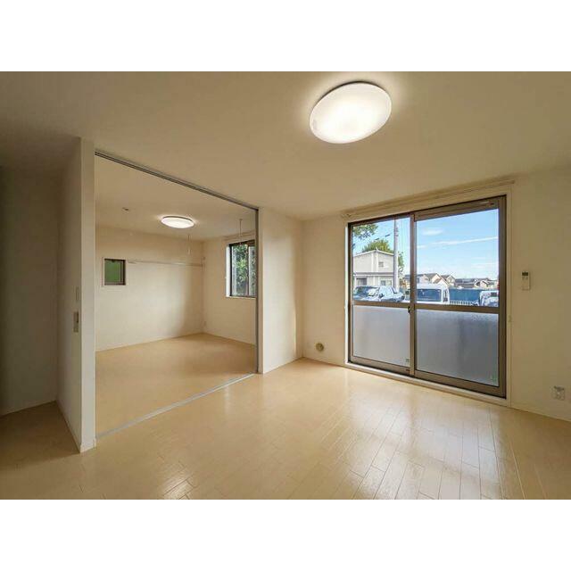 リビング横の６．０錠のお部屋との扉を開けて利用すると大空間としてご利用いただけます。