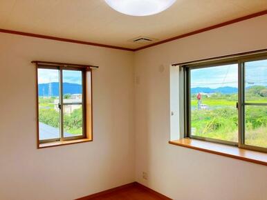 【2階北西側洋室】約6帖のお部屋です。防音室となっております。