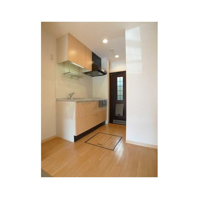 キッチン部分☆床下収納庫あり、洗濯機置場が近いのでお料理しながら洗濯も