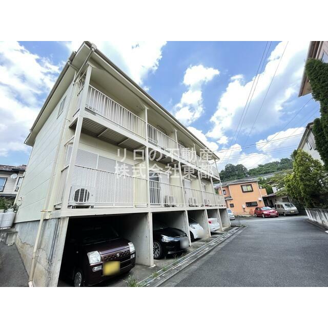 インターネット使用料無料なお部屋です。