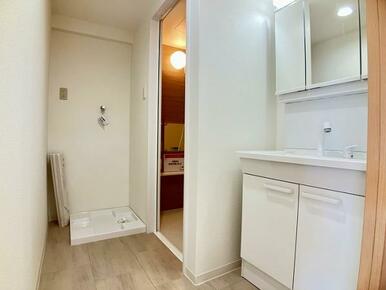 脱衣室　室内洗濯機置き場で快適にお使いいただけます