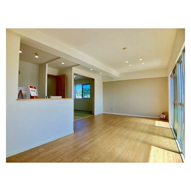 LDK　和室と扉一つでつながっており、普段使いしやすいですね