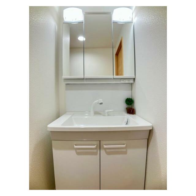 洗面台　洗面台も新品交換済みです