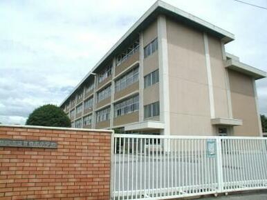 豊郷南小学校　853ｍ/徒歩11分、車3分
