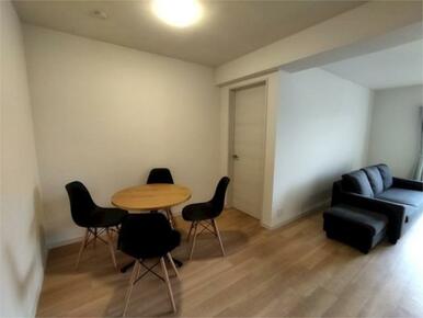 キッチン横にダイニングテーブルを用意できるスペースがあります