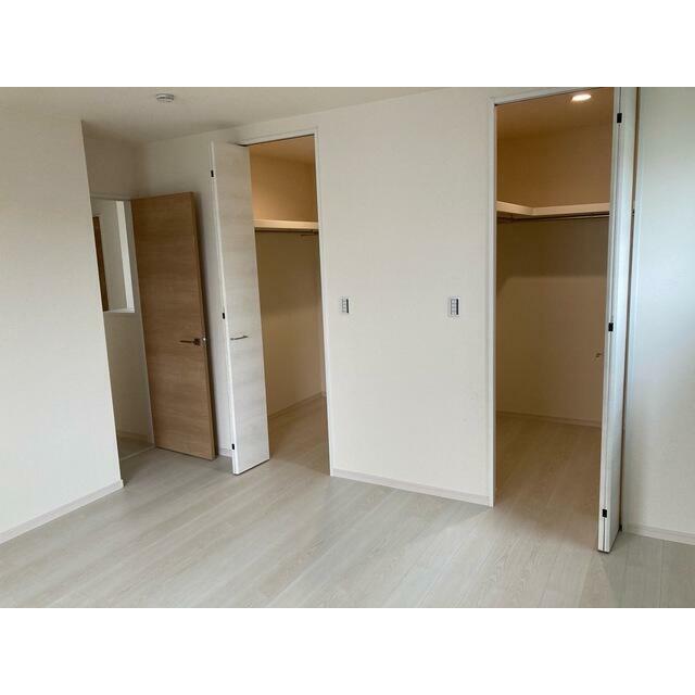 大切な洋服にはきちんと収納場所を用意したい（1号棟）