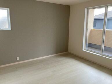 単調になりがちなお部屋の印象も面違いのクロスが格好のアクセントに（1号棟）