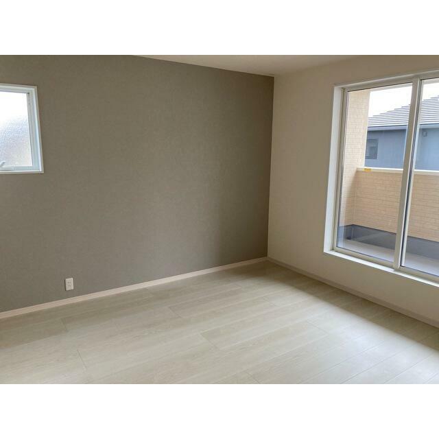 単調になりがちなお部屋の印象も面違いのクロスが格好のアクセントに（1号棟）