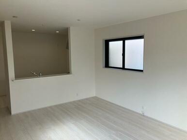 笑顔が溢れる、心和むリビング（1号棟）