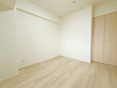 「北側洋室」約5.1帖の洋室です。