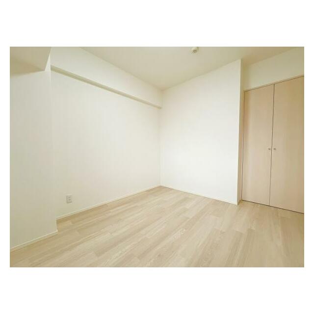 「北側洋室」約5.1帖の洋室です。