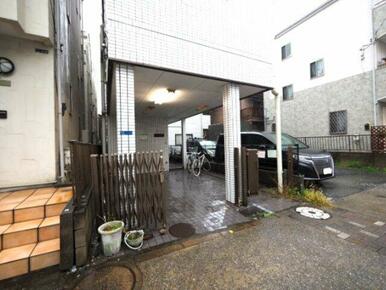 各戸玄関が道路に面していないので安心です