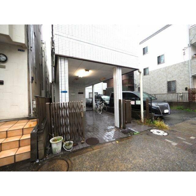 各戸玄関が道路に面していないので安心です