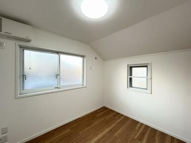 「北西側洋室」別の角度からのお写真です。