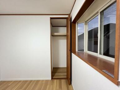 「2階中央洋室」収納スペースがございます。