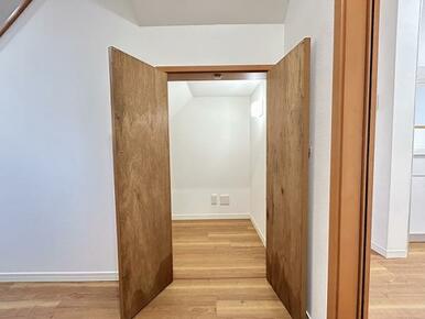 南東側洋室」収納