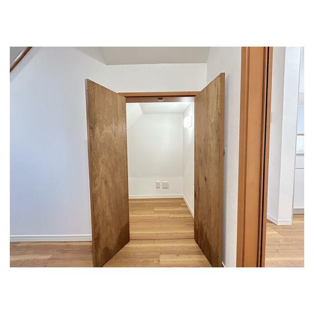 南東側洋室」収納