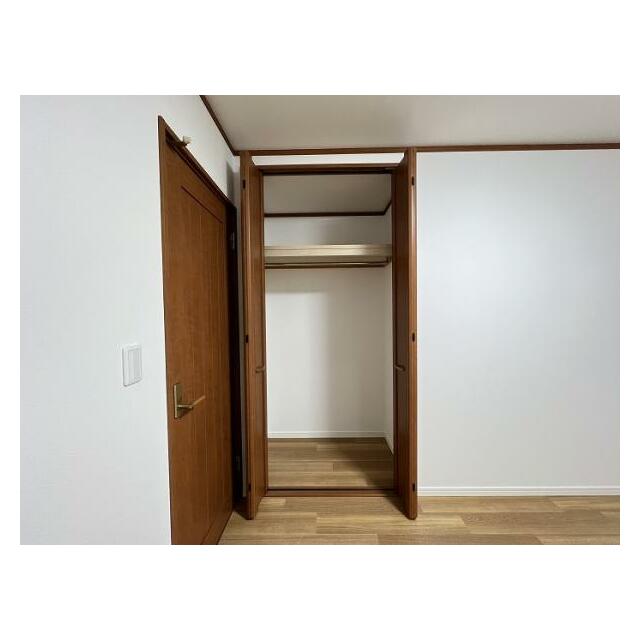 「1階洋室」収納スペースがあります。