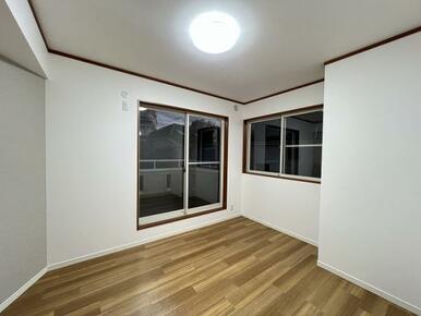 「2階東側洋室」