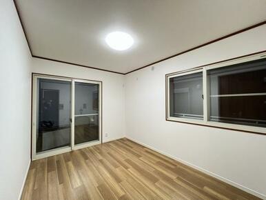 「1階洋室」2枚扉で防音性がございます