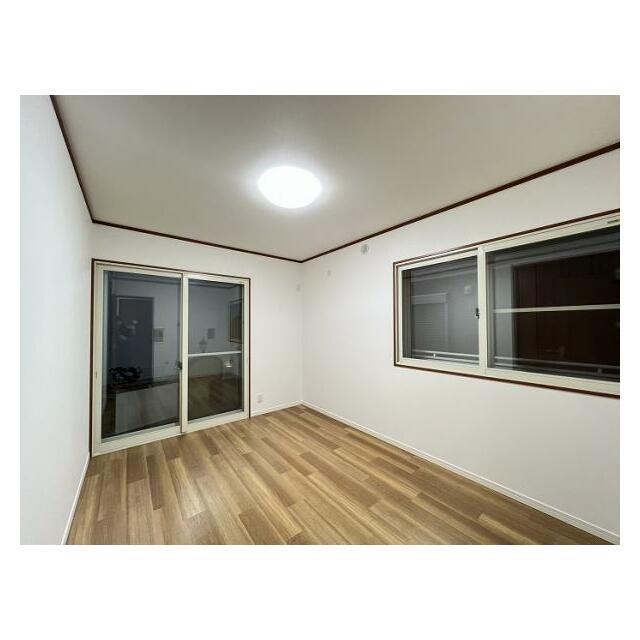 「1階洋室」2枚扉で防音性がございます