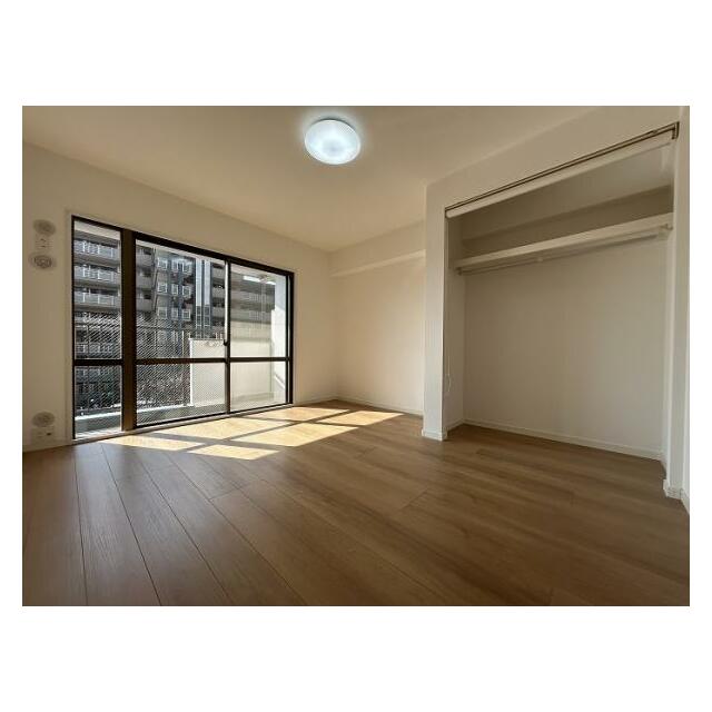 南西側洋室約6帖