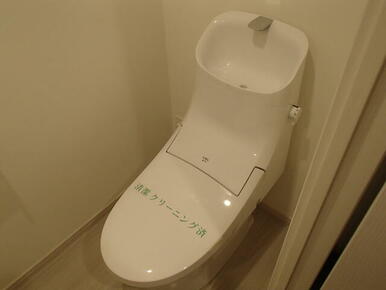 バス・トイレ別♪温水洗浄便座設置済み♪（現況優先！同タイプ別居室の写真です）