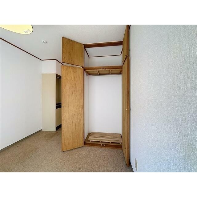 お荷物はこちらにしまえます