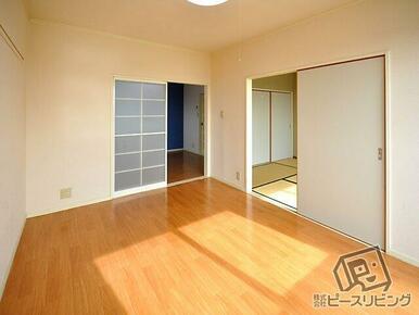 全室角部屋、陽あたり良好。