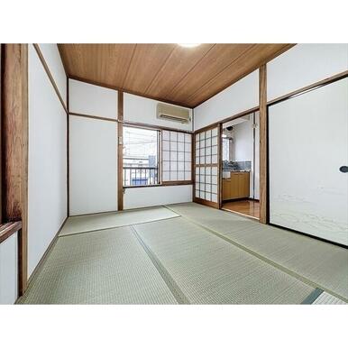 畳の匂いのする和室です