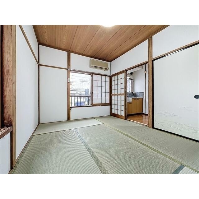 畳の匂いのする和室です