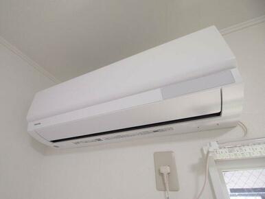 新品洋室エアコン。