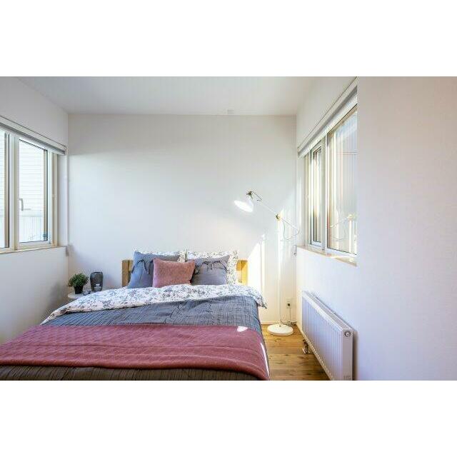 テラス側と南東側に窓を設計。テラスと隣接していることで面積以上の広がりを感じられます。